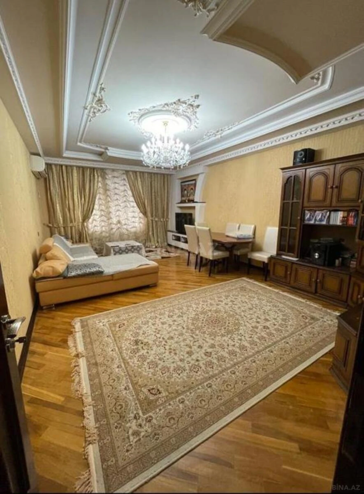 Satılır 4 otaqlı mənzil 160 m²