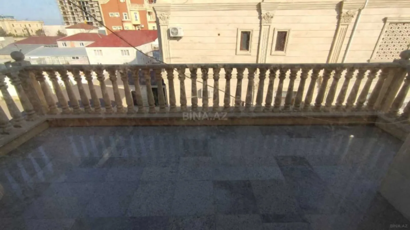 Satılır 8 otaqlı həyət evi 250 m²