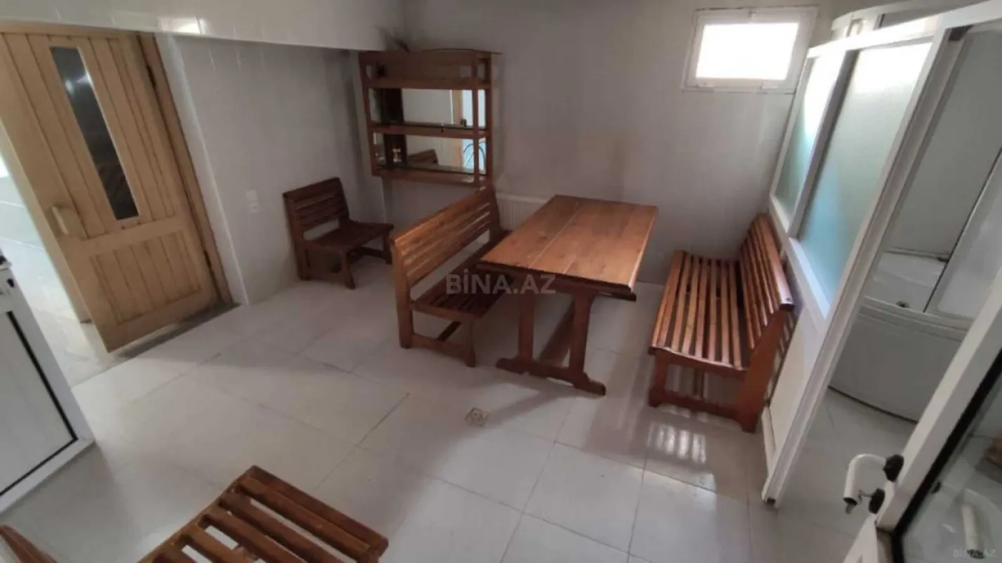 Satılır 8 otaqlı həyət evi 250 m²