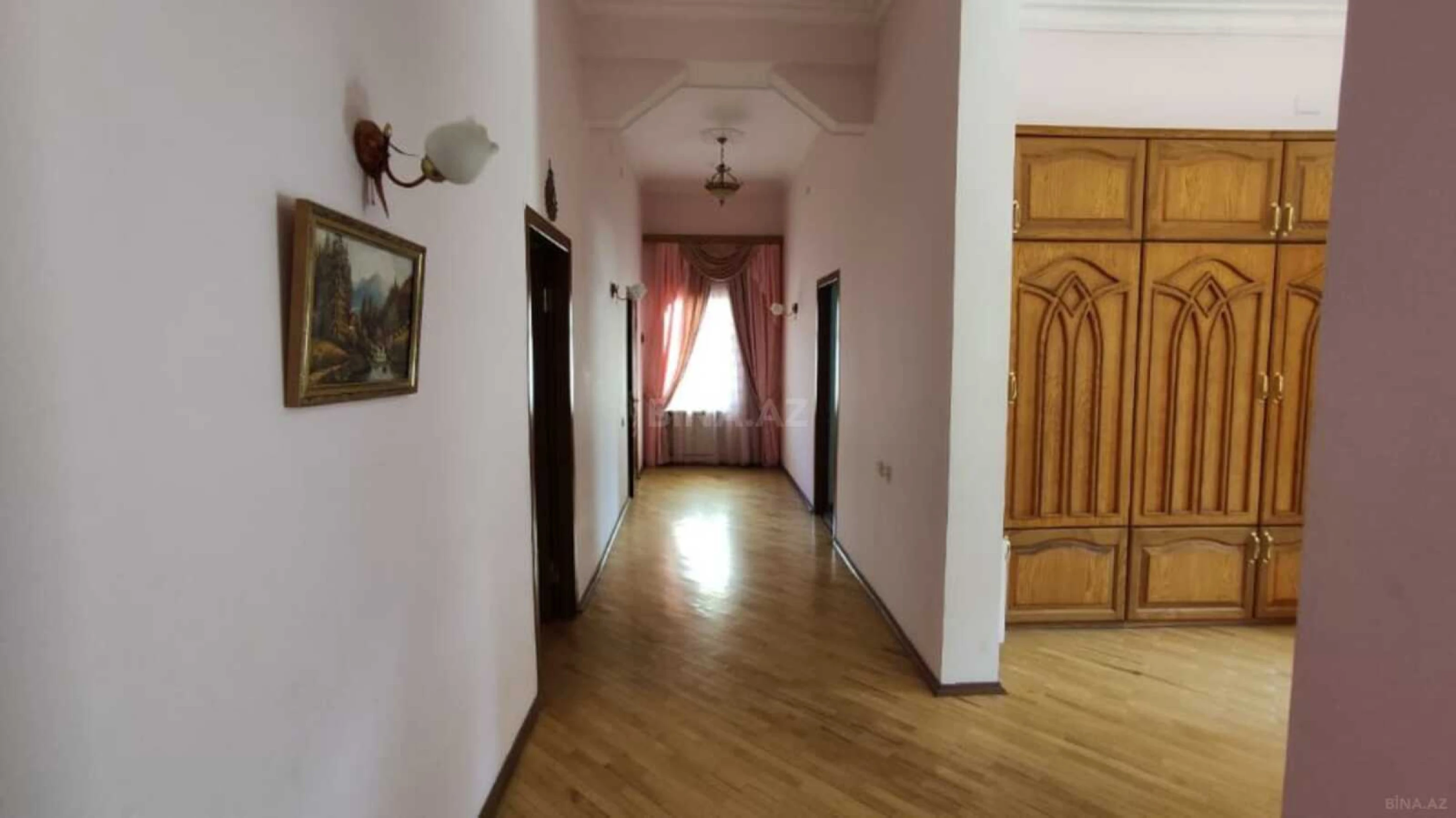 Satılır 8 otaqlı həyət evi 250 m²