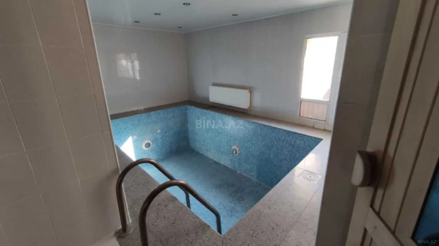 Satılır 8 otaqlı həyət evi 250 m²