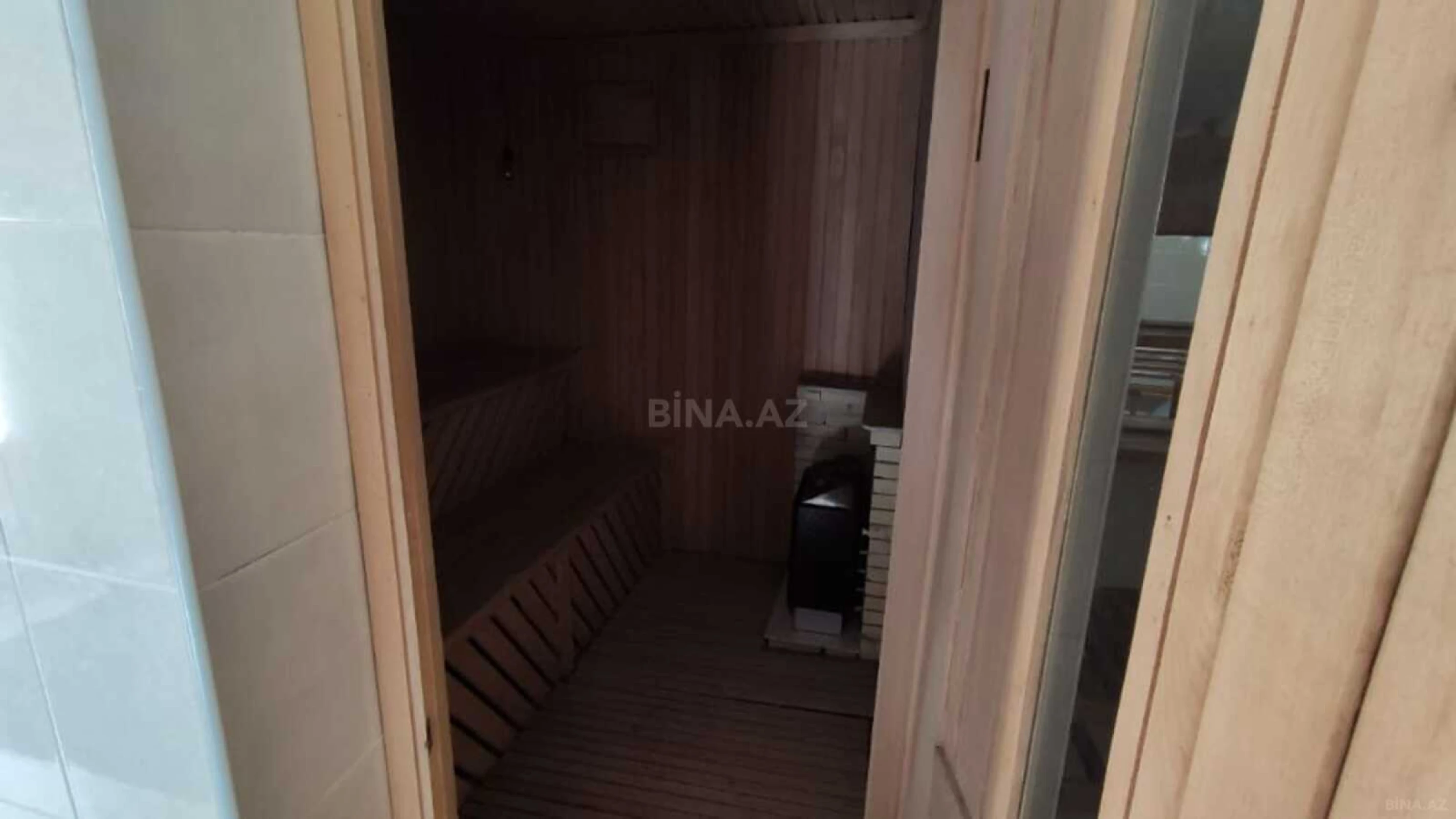 Satılır 8 otaqlı həyət evi 250 m²