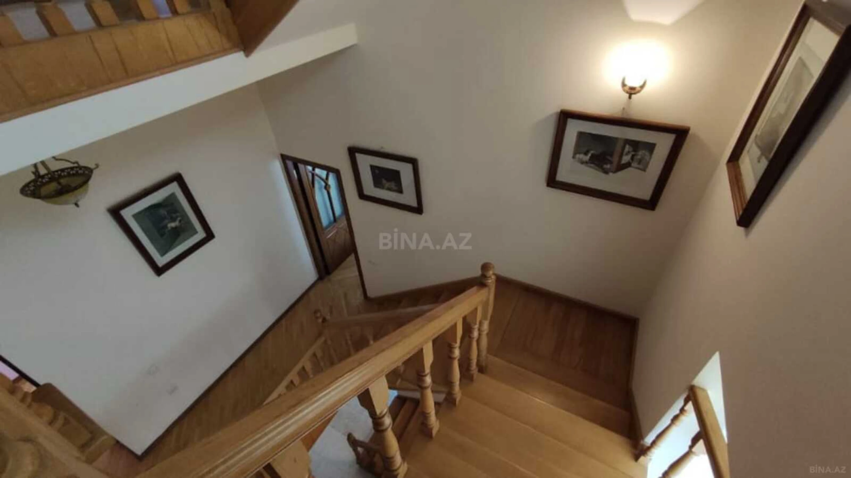 Satılır 8 otaqlı həyət evi 250 m²