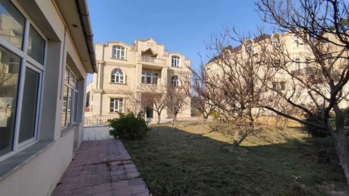Satılır 8 otaqlı həyət evi 250 m²