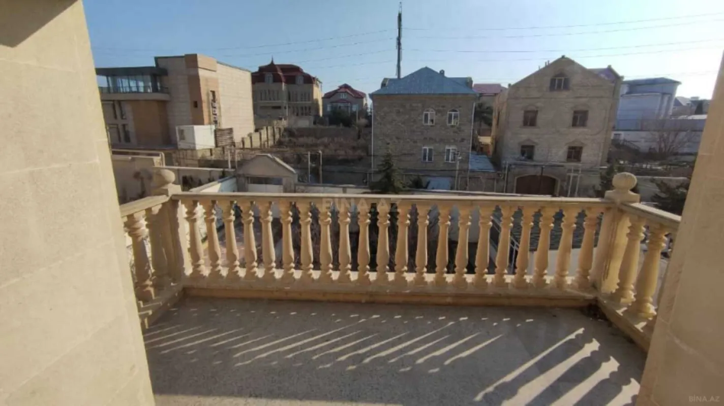 Satılır 8 otaqlı həyət evi 250 m²