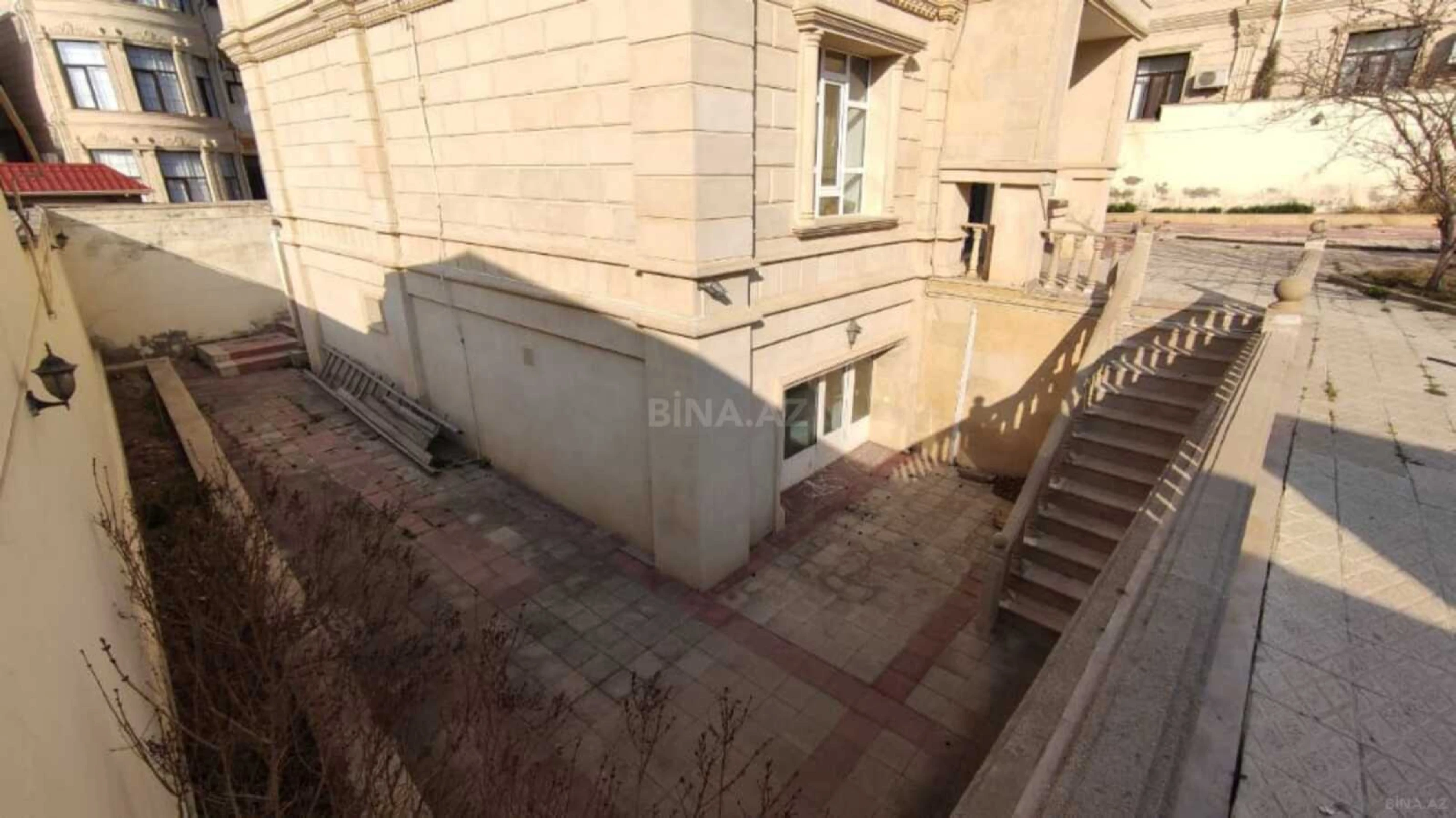 Satılır 8 otaqlı həyət evi 250 m²