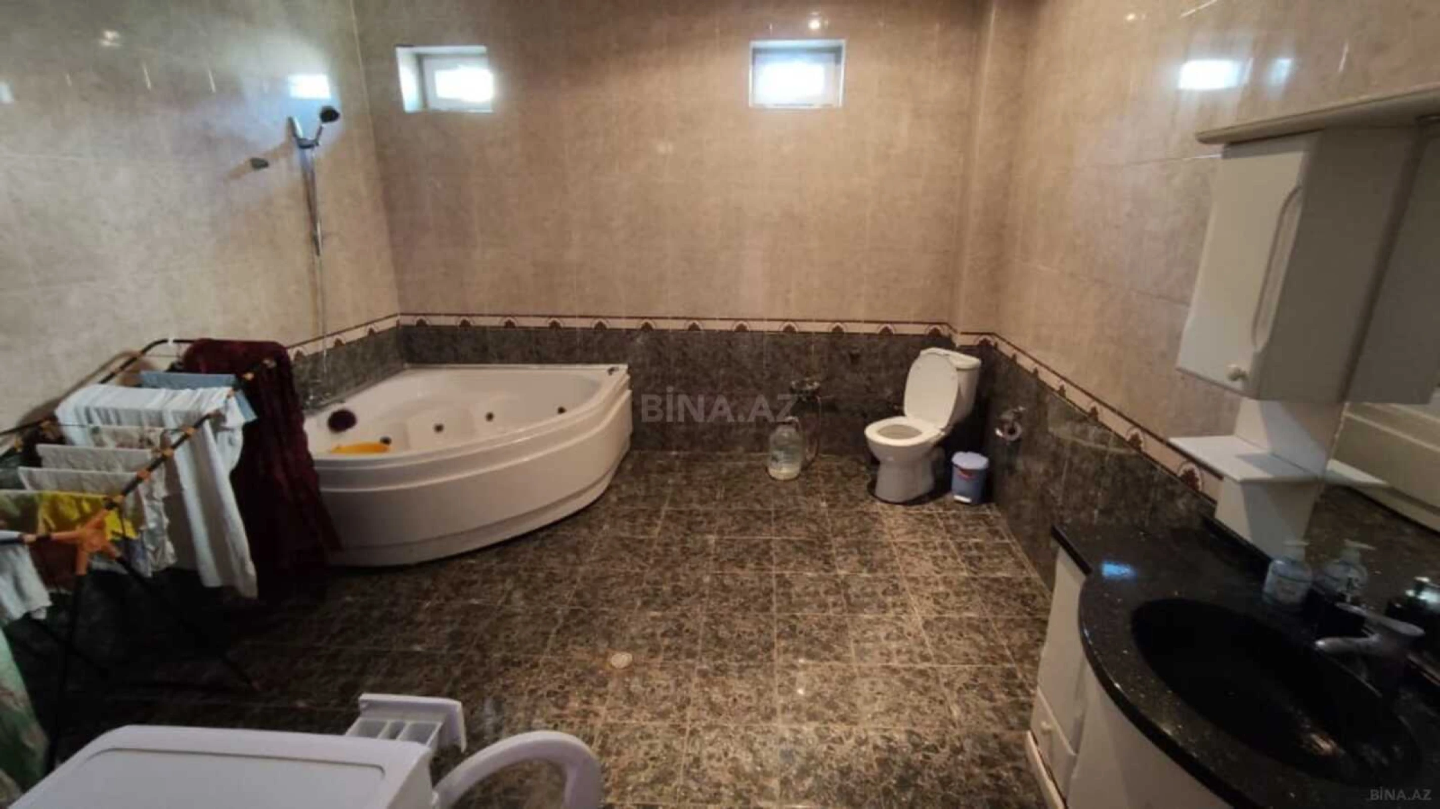Satılır 8 otaqlı həyət evi 250 m²