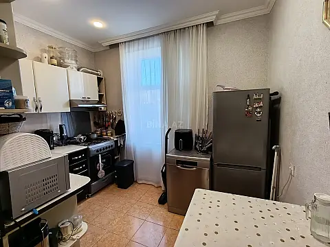 Satılır 3 otaqlı mənzil 130 m²