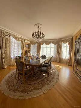 Satılır 12 otaqlı həyət evi 850 m²