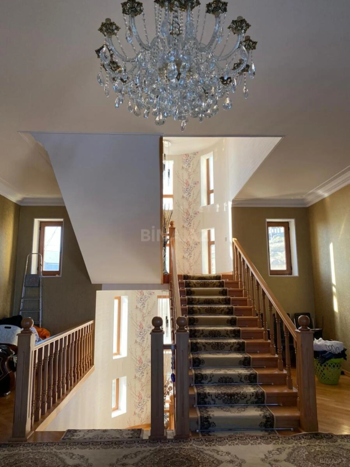 Satılır 12 otaqlı həyət evi 850 m²