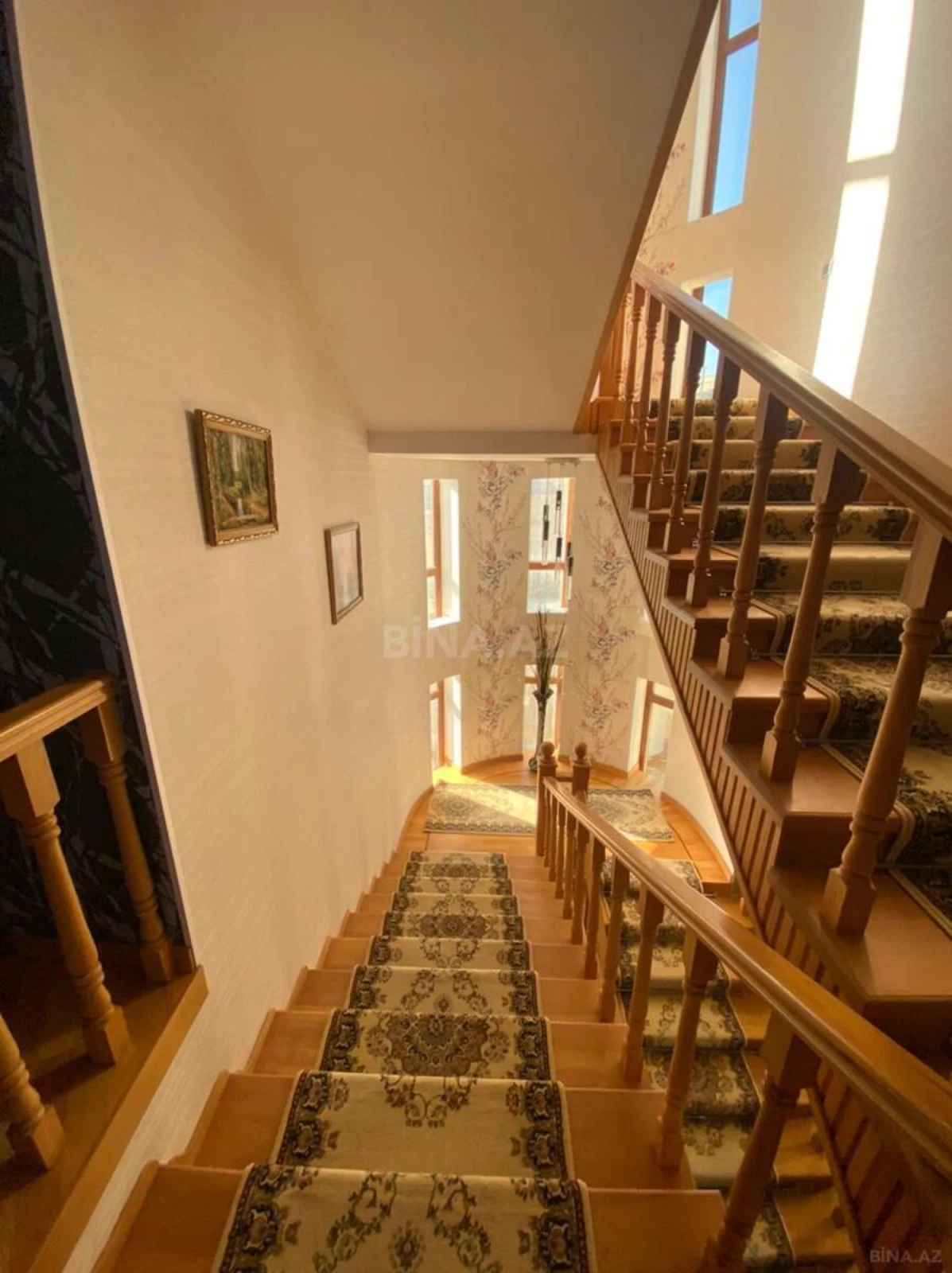 Satılır 12 otaqlı həyət evi 850 m²