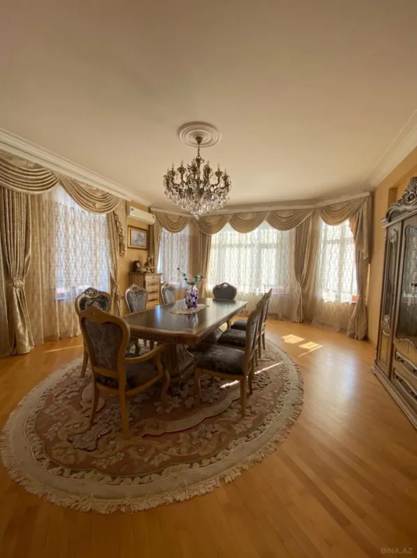 Satılır 12 otaqlı həyət evi 850 m²