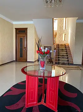 Satılır 12 otaqlı həyət evi 850 m²