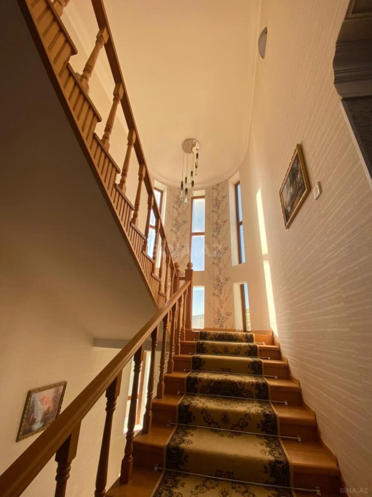 Satılır 12 otaqlı həyət evi 850 m²