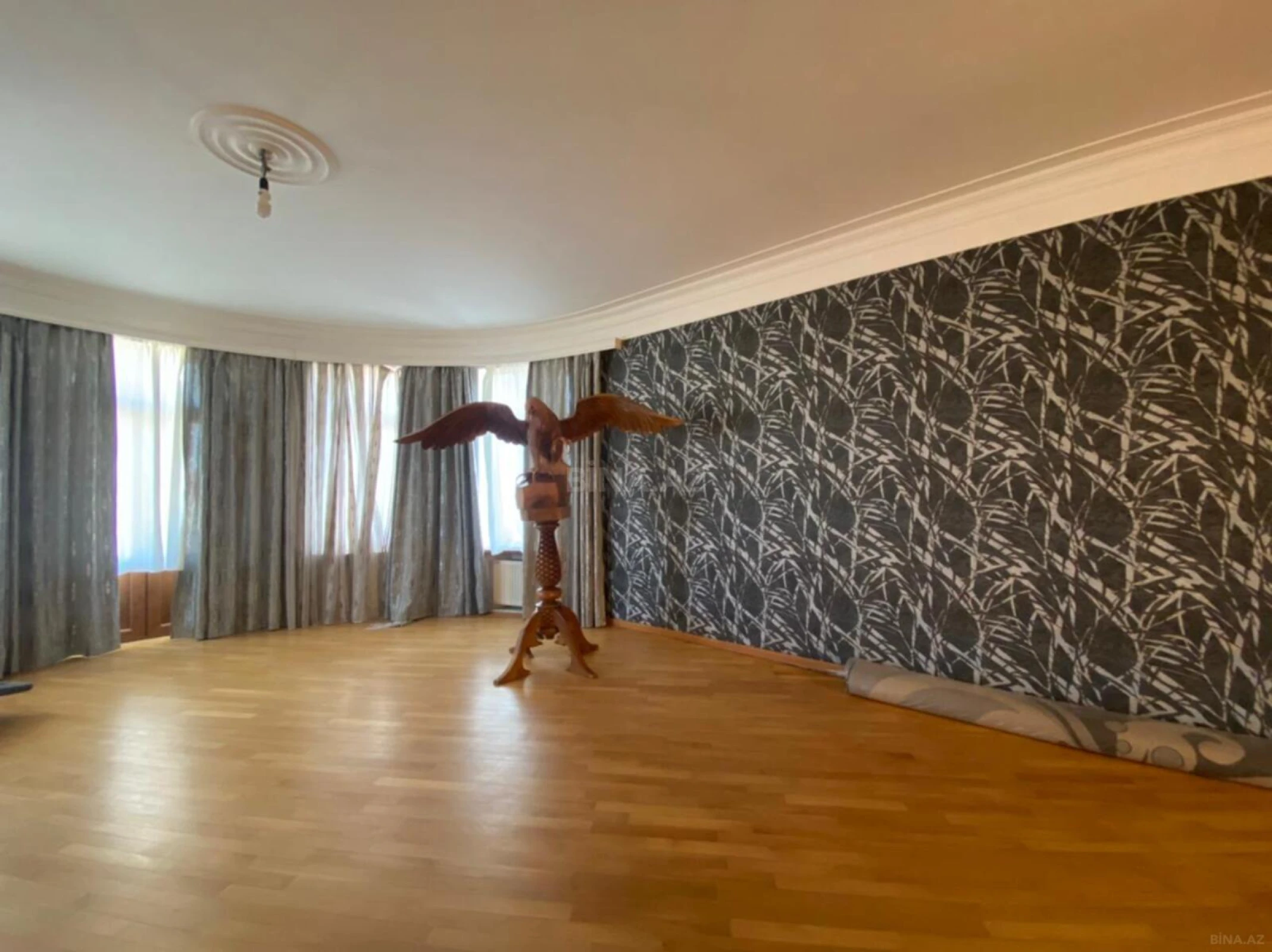 Satılır 12 otaqlı həyət evi 850 m²