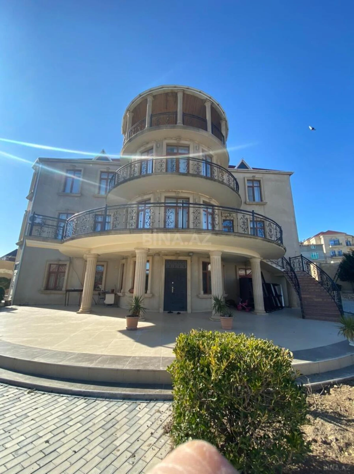 Satılır 12 otaqlı həyət evi 850 m²