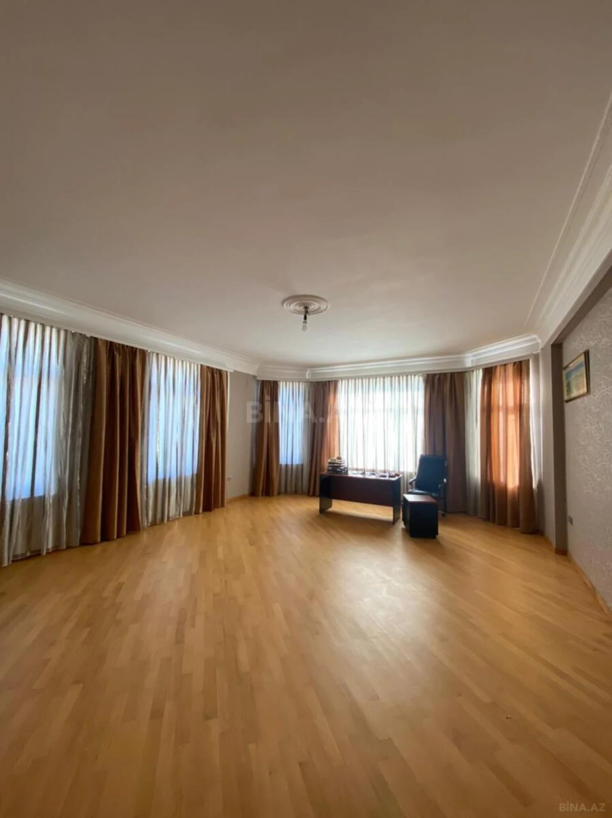 Satılır 12 otaqlı həyət evi 850 m²
