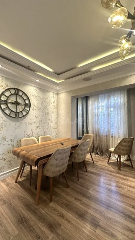 Kirayə verilir 2 otaqlı mənzil 70 m²