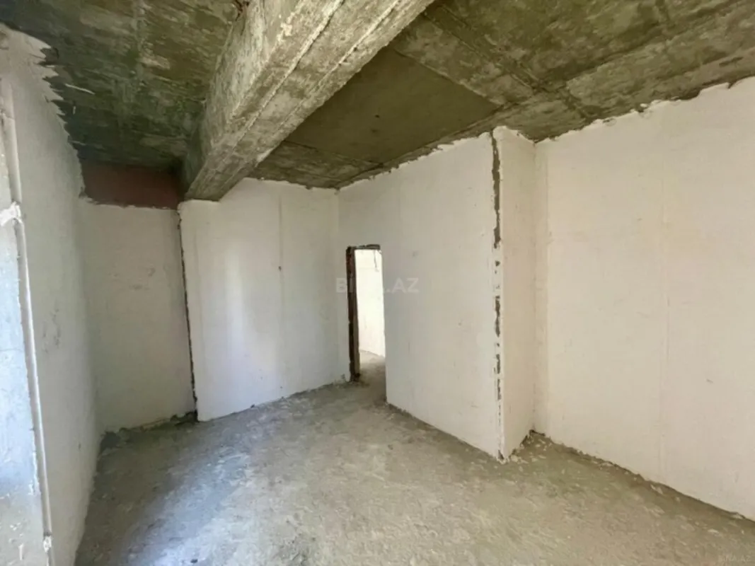Satılır 4 otaqlı mənzil 195 m²