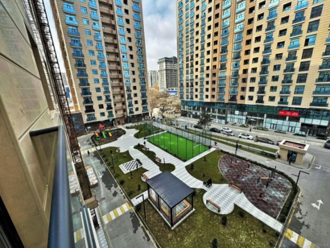 Satılır 4 otaqlı mənzil 195 m²