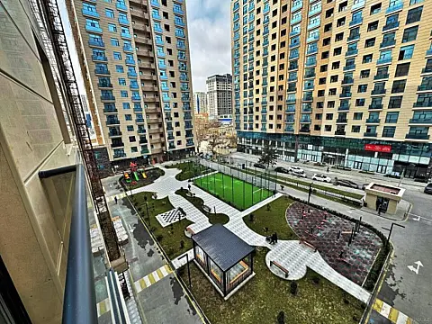 Satılır 4 otaqlı mənzil 195 m²