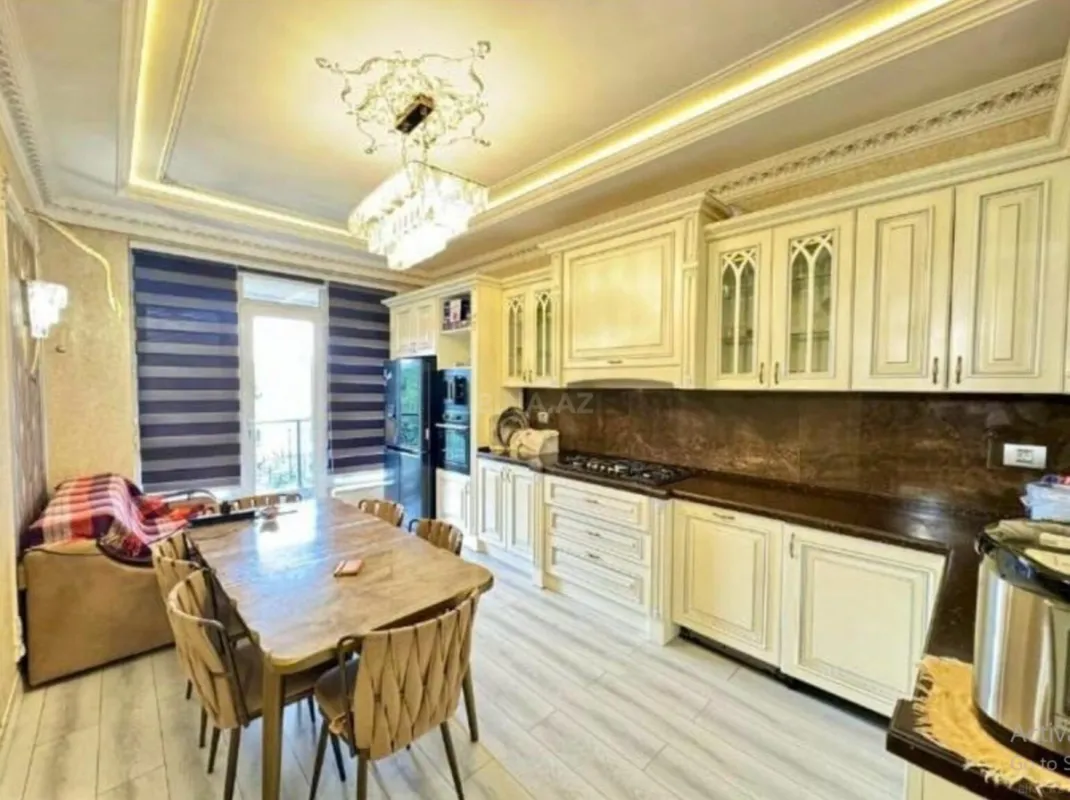 Satılır 4 otaqlı mənzil 230.7 m²