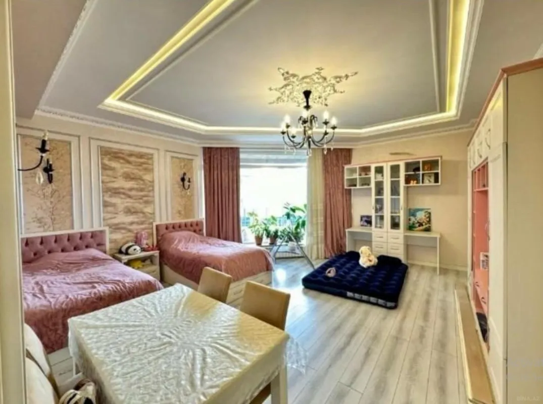 Satılır 4 otaqlı mənzil 230.7 m²