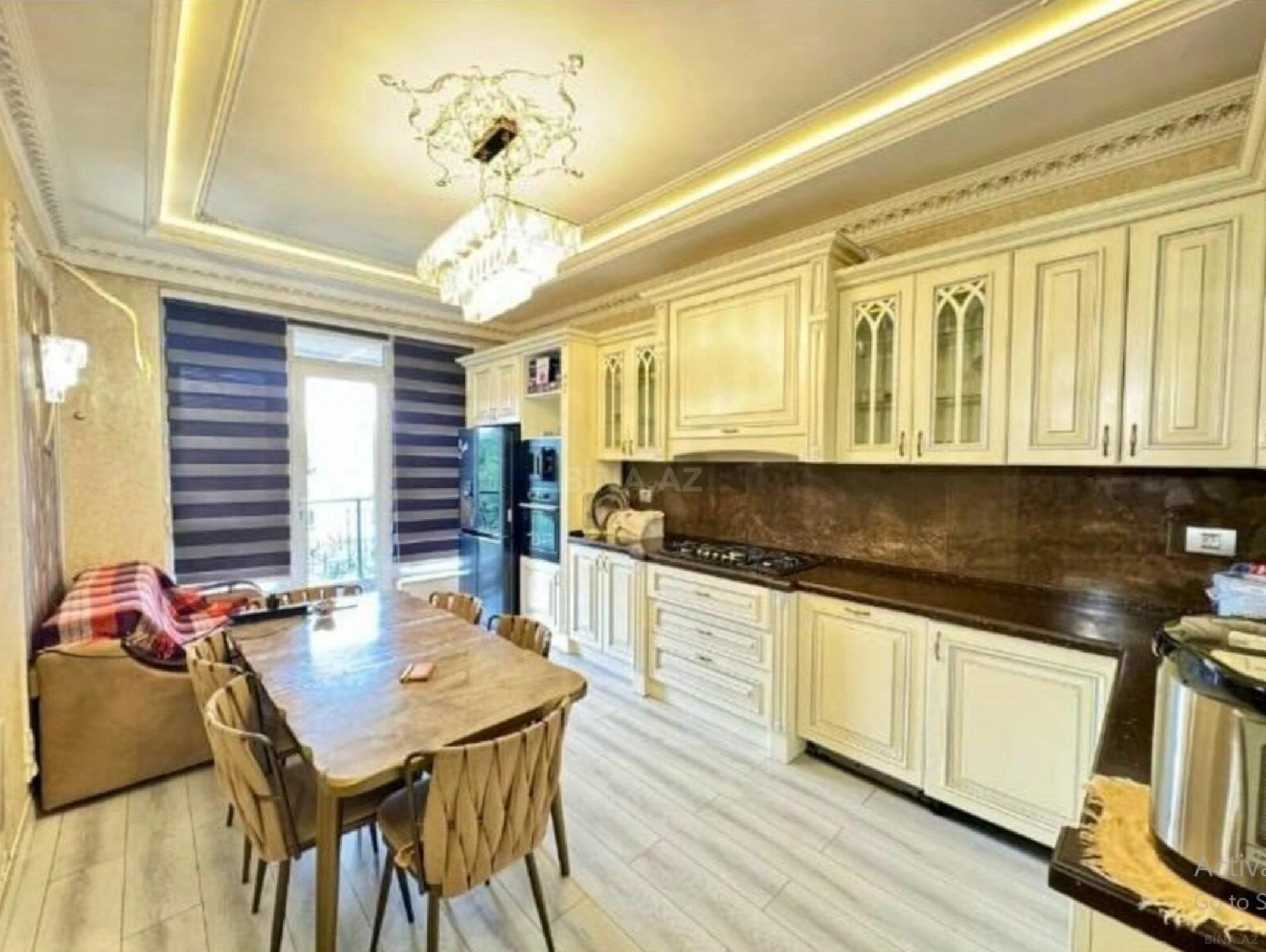 Satılır 4 otaqlı mənzil 230.7 m²