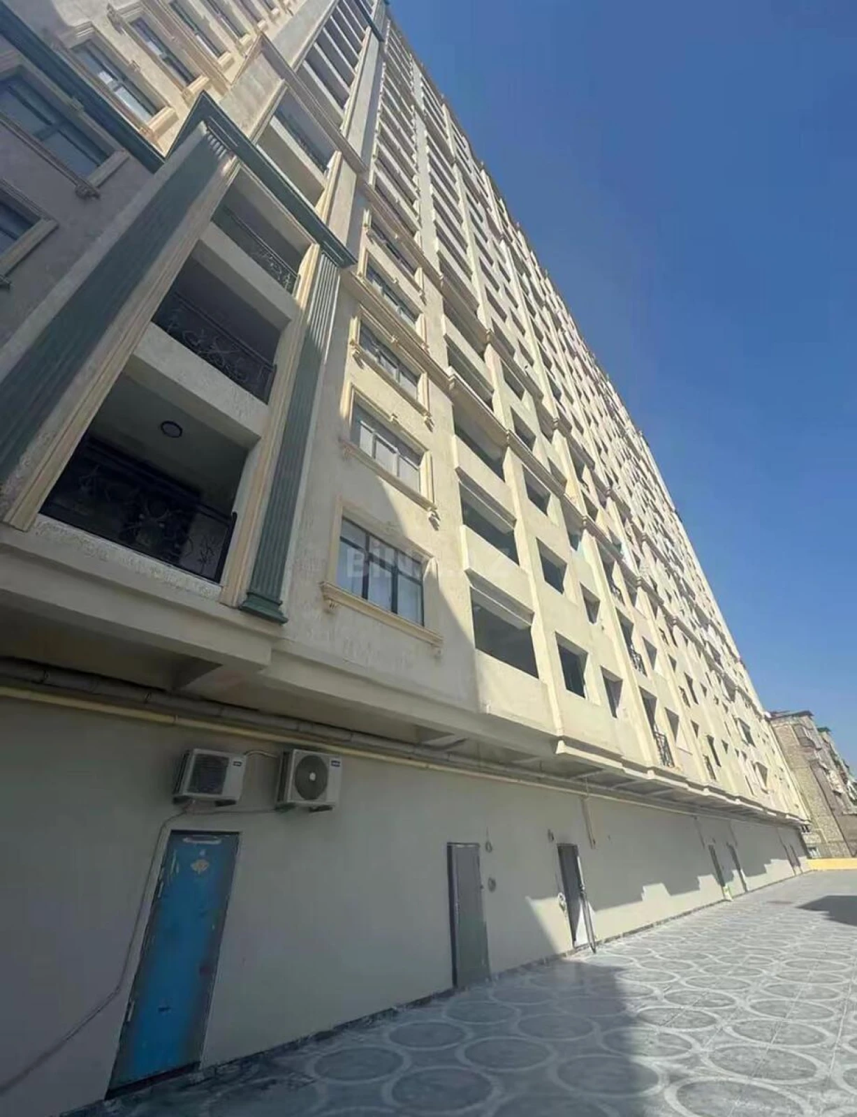Satılır 3 otaqlı mənzil 146 m²