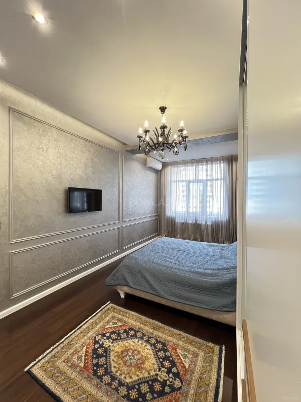 Satılır 3 otaqlı mənzil 135 m²
