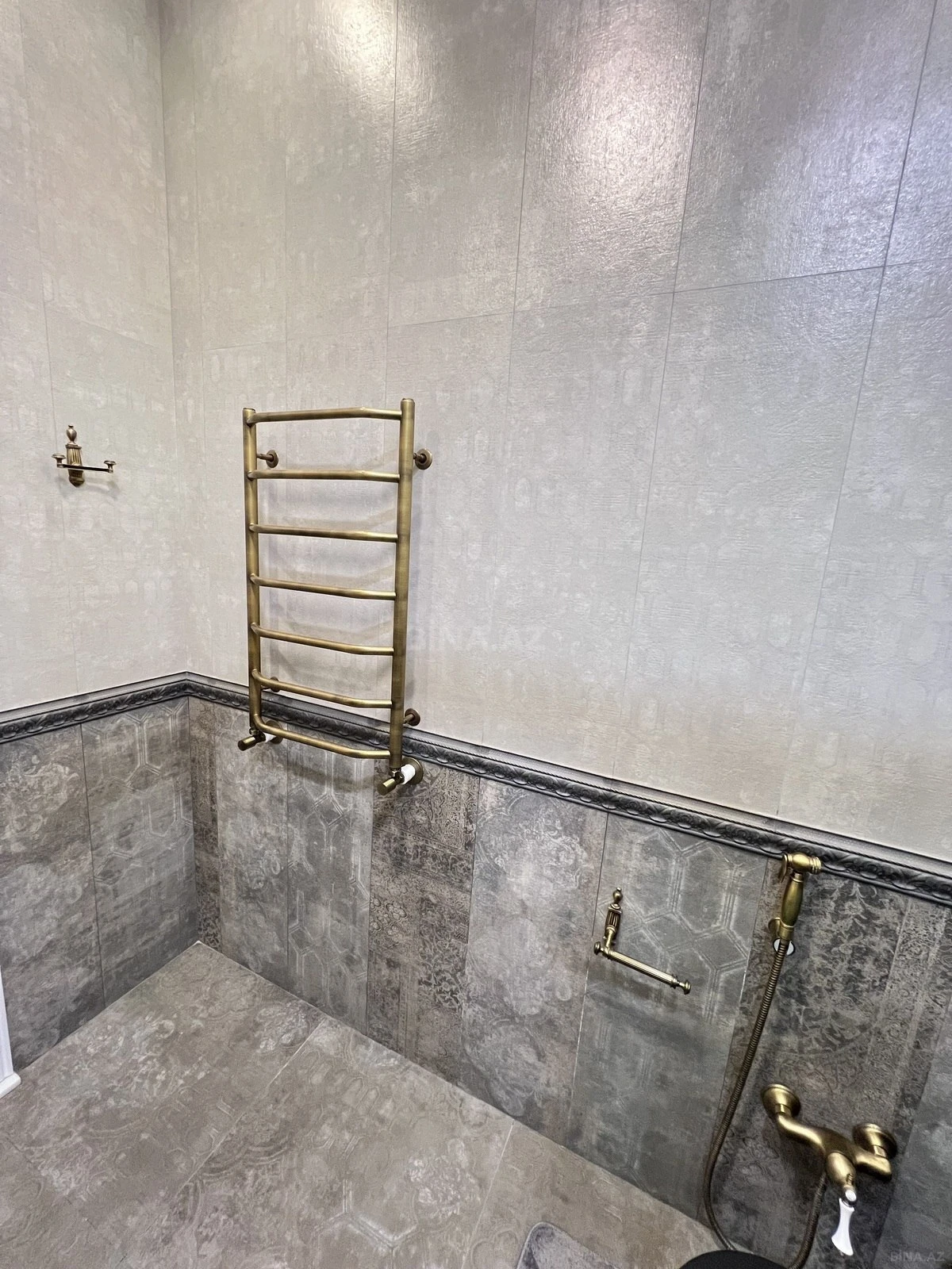 Satılır 3 otaqlı mənzil 135 m²