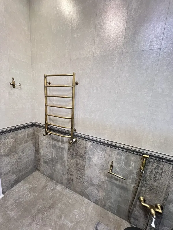 Satılır 3 otaqlı mənzil 135 m²