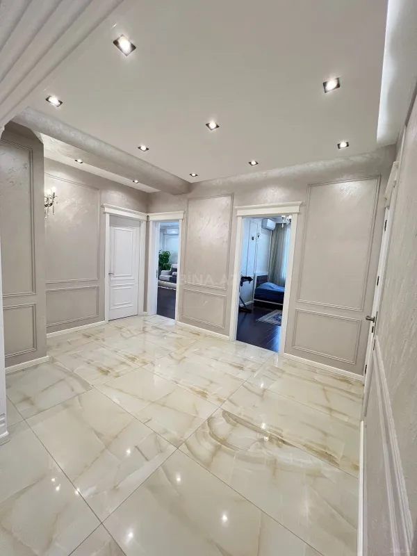 Satılır 3 otaqlı mənzil 135 m²