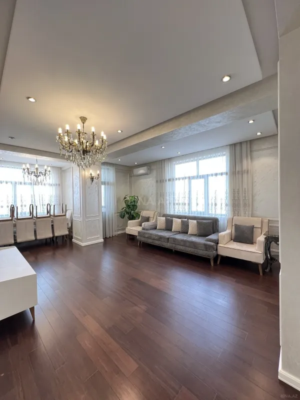 Satılır 3 otaqlı mənzil 135 m²
