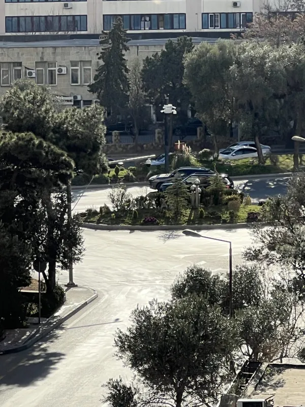 Satılır 3 otaqlı mənzil 135 m²