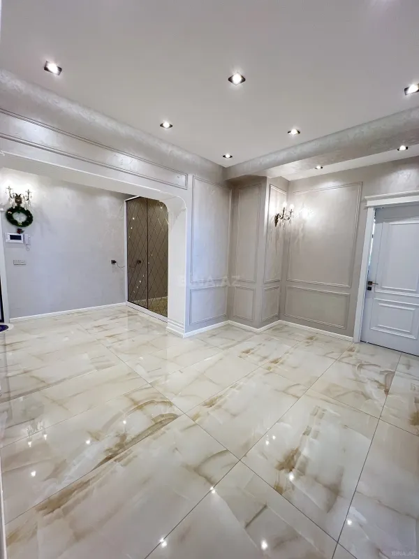 Satılır 3 otaqlı mənzil 135 m²