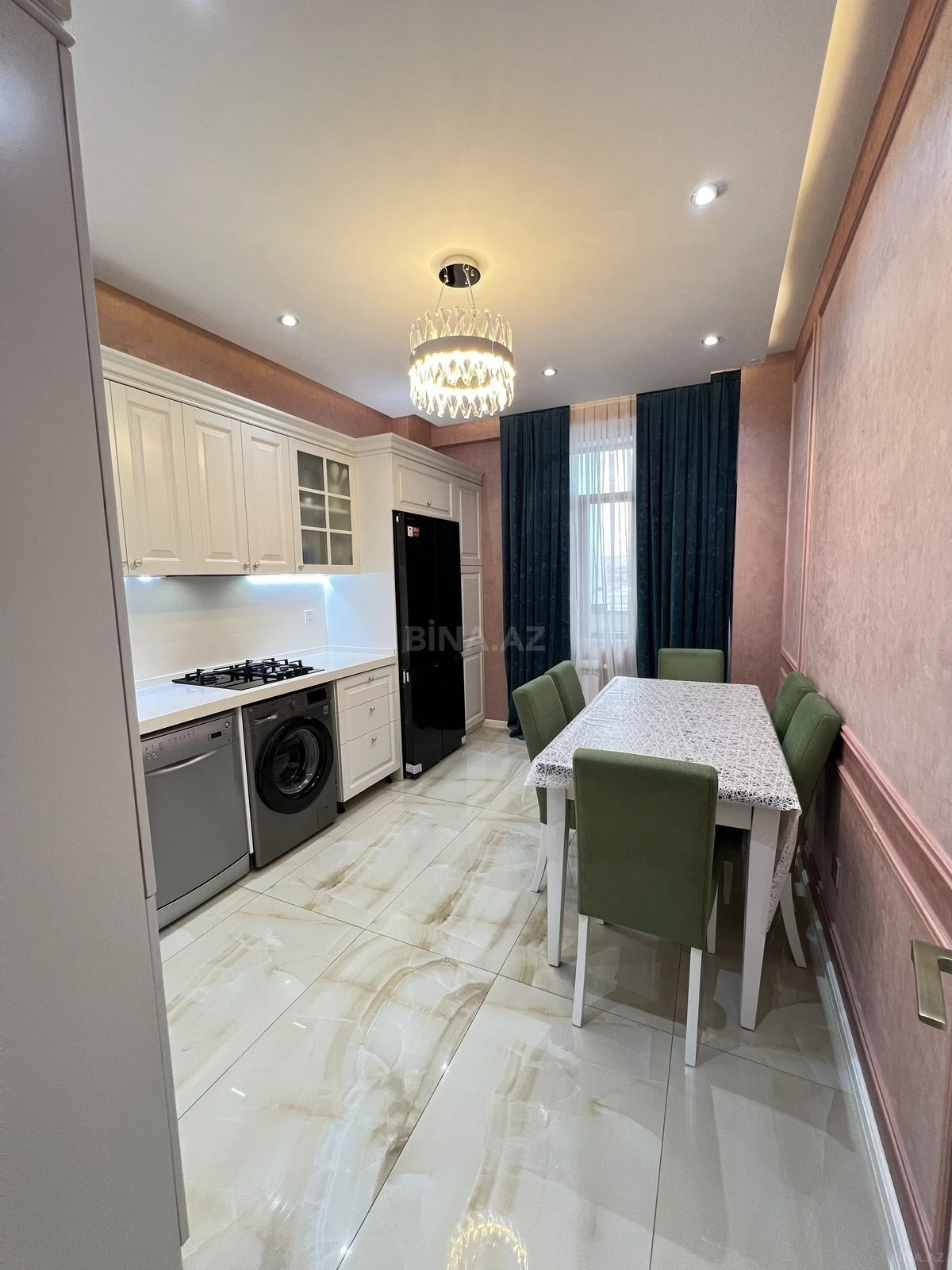 Satılır 3 otaqlı mənzil 135 m²