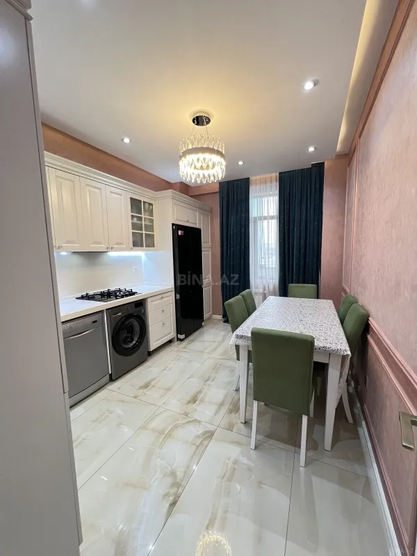 Satılır 3 otaqlı mənzil 135 m²
