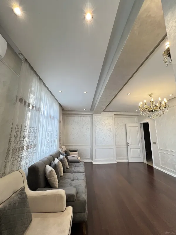 Satılır 3 otaqlı mənzil 135 m²