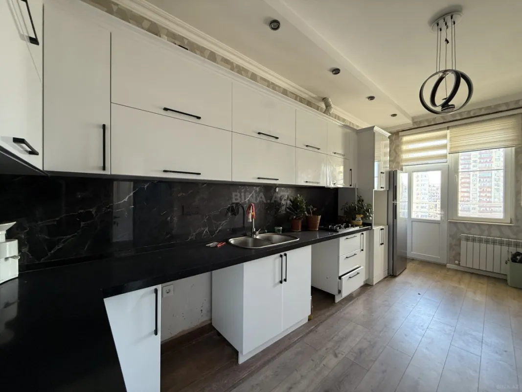 Kirayə verilir 3 otaqlı mənzil 140 m²
