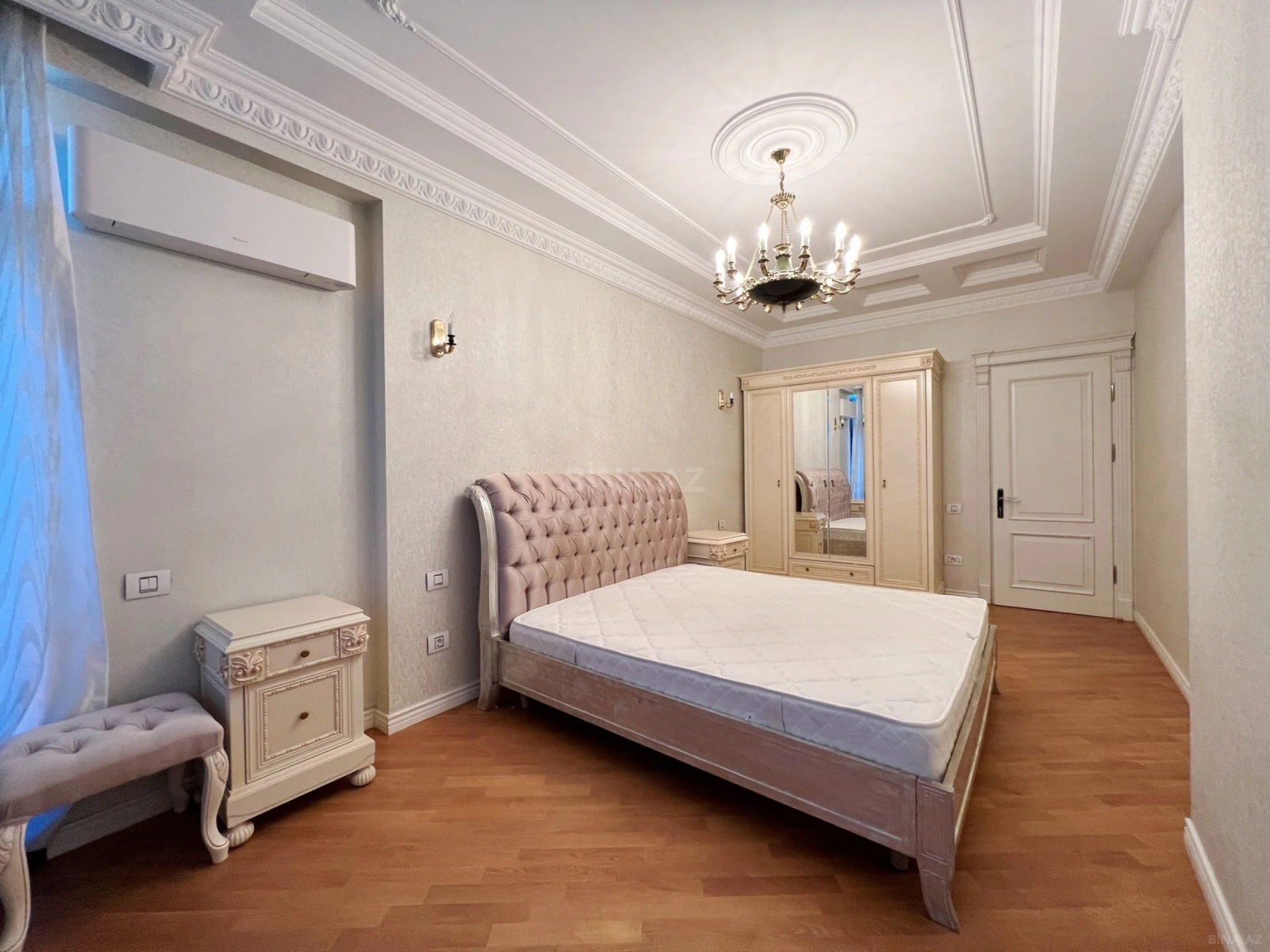 Kirayə verilir 4 otaqlı mənzil 250 m²