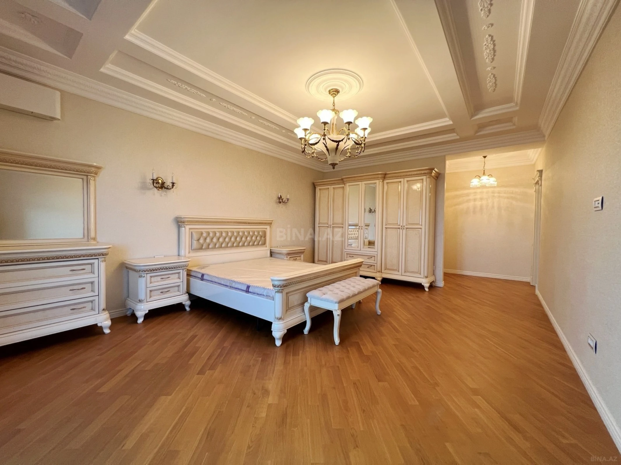 Kirayə verilir 4 otaqlı mənzil 250 m²