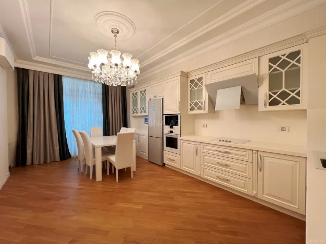 Kirayə verilir 4 otaqlı mənzil 250 m²