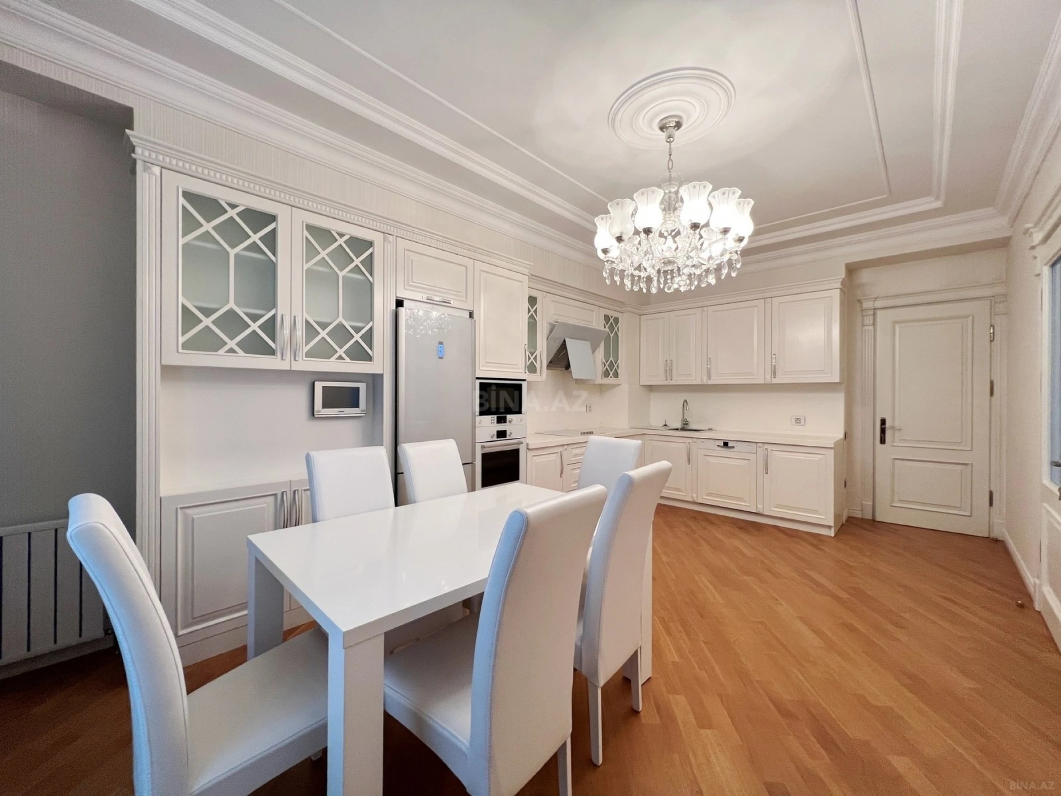 Kirayə verilir 4 otaqlı mənzil 250 m²