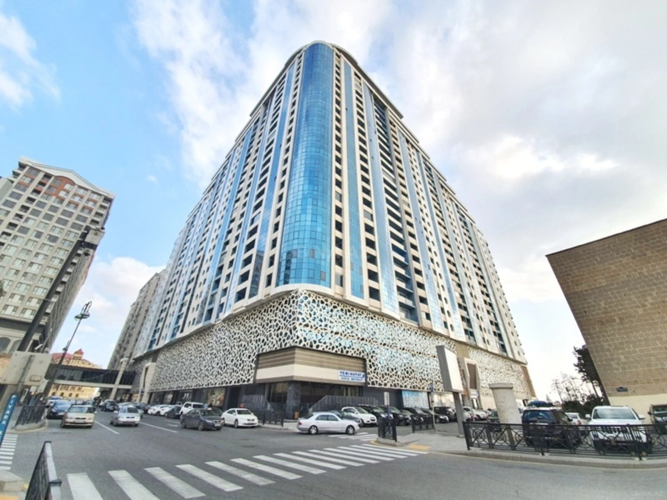 Kirayə verilir 4 otaqlı mənzil 250 m²