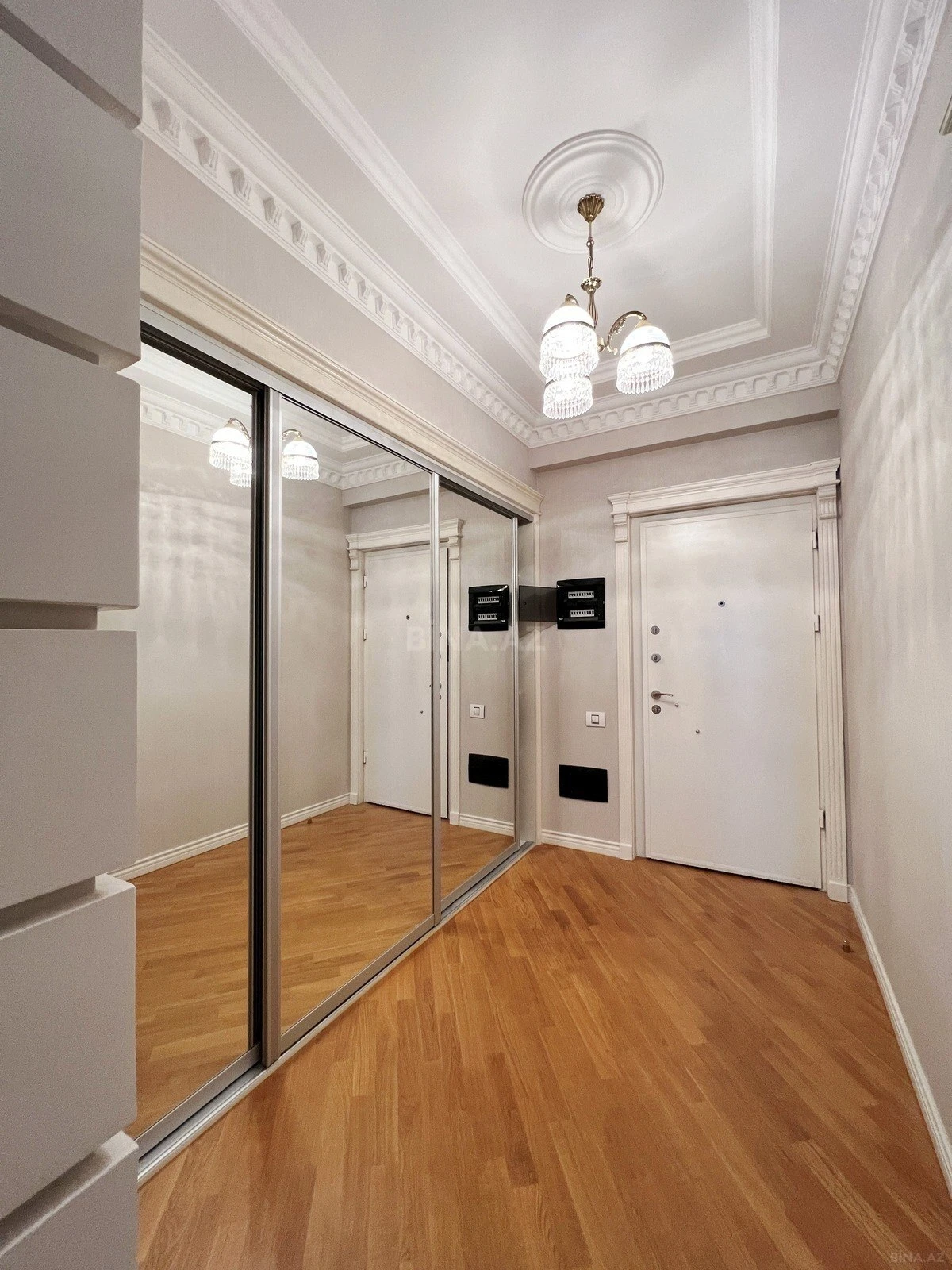 Kirayə verilir 4 otaqlı mənzil 250 m²