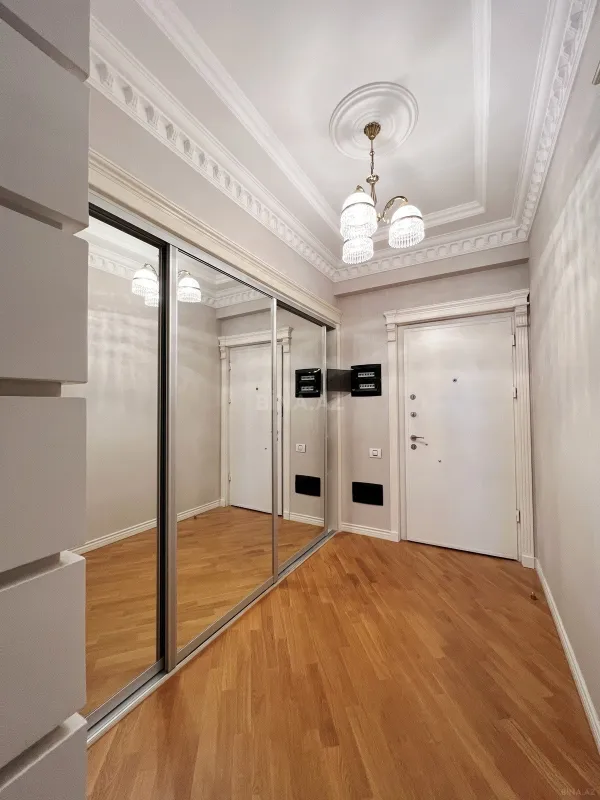 Kirayə verilir 4 otaqlı mənzil 250 m²