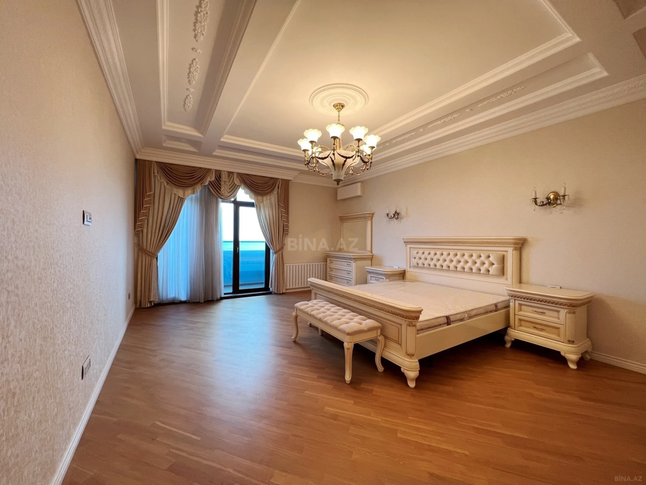Kirayə verilir 4 otaqlı mənzil 250 m²