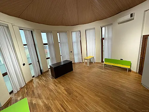 Kirayə verilir 13 otaqlı ofis 1000 m²