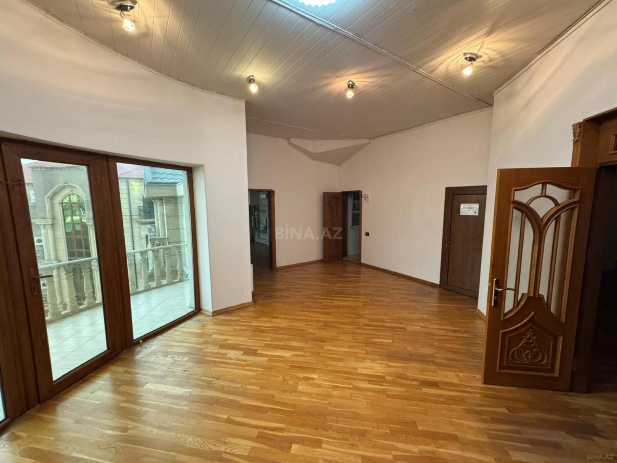 Kirayə verilir 13 otaqlı ofis 1000 m²